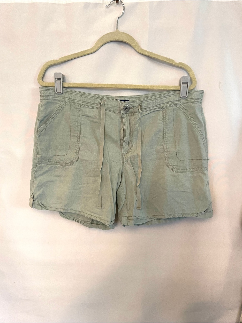 Bandolino Light Sage Green Drawstring Cargo Shorts